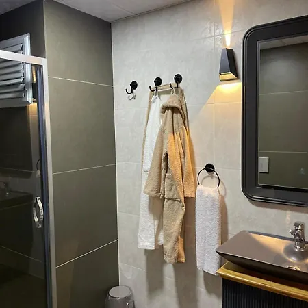 The Rest Port Nd Downtown Hotel